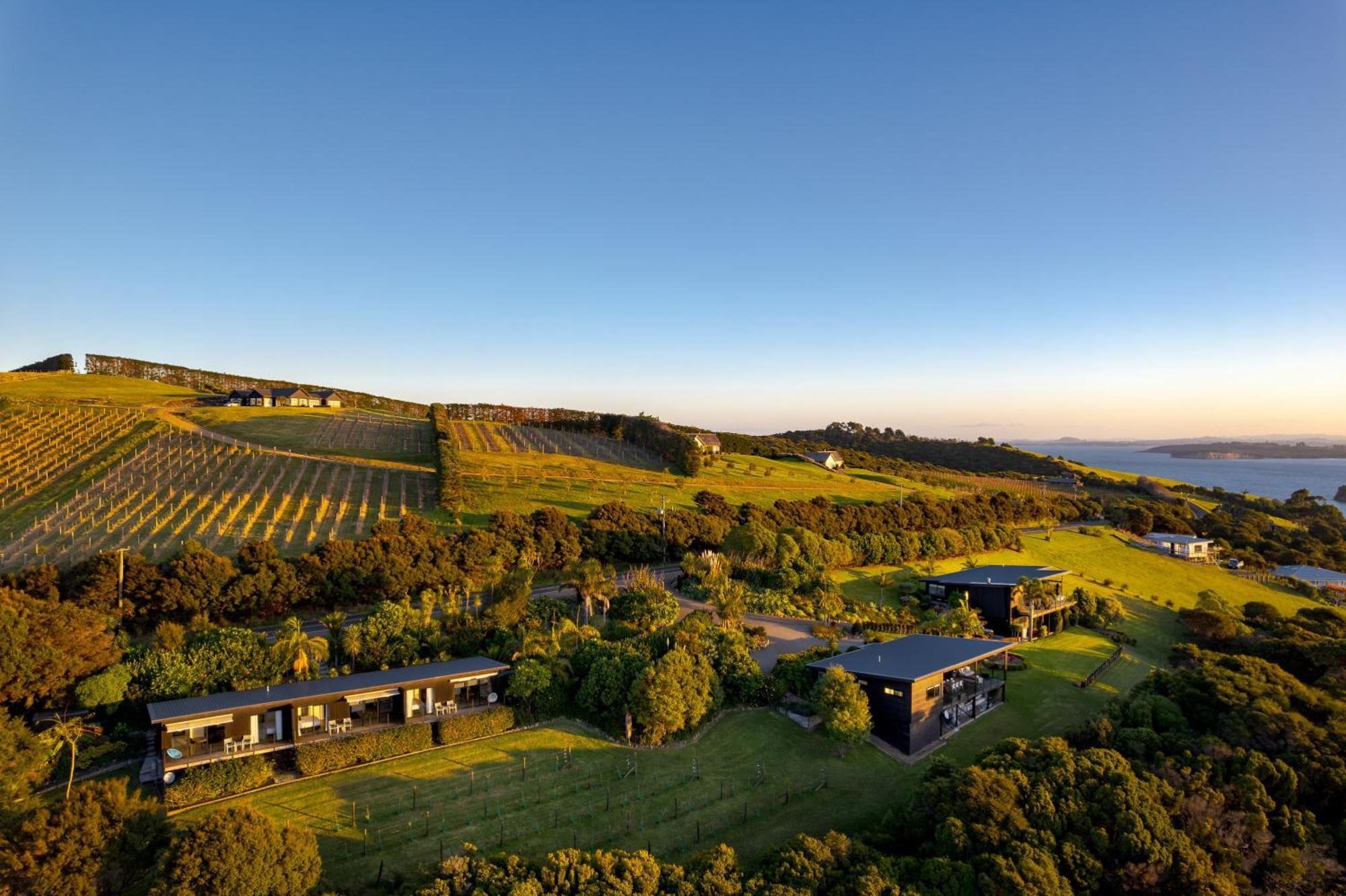 Cable Bay Views Apartment Oneroa Exterior foto